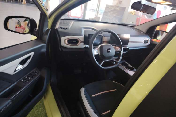 Used JAC Yiwei E10X 2024 Charming Edition 301km Lite Interior 2