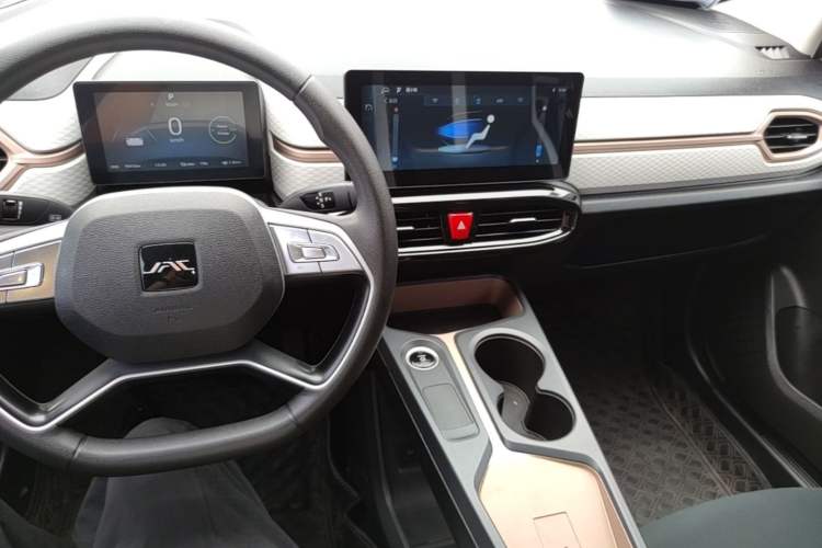 Used JAC Yiwei E10X 2024 Charming Edition 301km Lite Audio And AC Panel