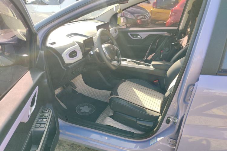 Used JAC Yiwei E10X 2024 Charming Edition 301km Air Interior 3