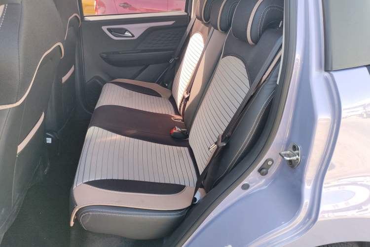 Used JAC Yiwei E10X 2024 Charming Edition 301km Air Interior 4
