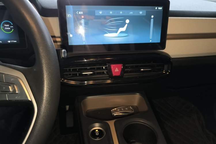 Used JAC Yiwei E10X 2024 Charming Edition 301km Lite Audio And AC Panel