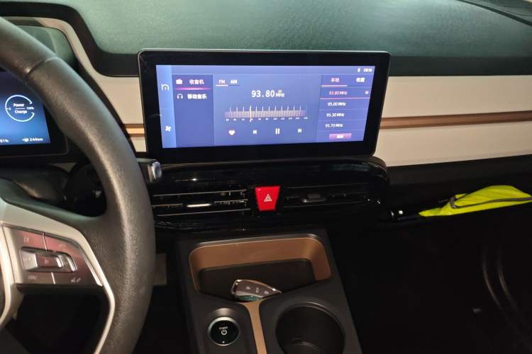Used JAC Yiwei E10X 2024 Charming Edition 301km Lite Audio And AC Panel