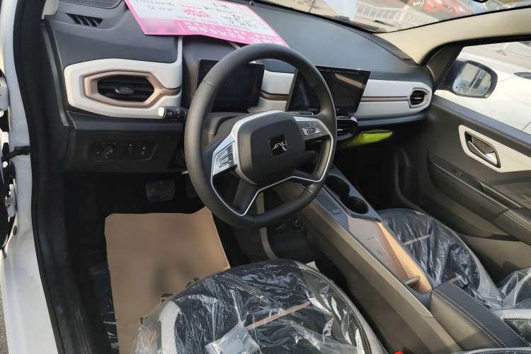 Used JAC Yiwei E10X 2024 Charming Edition 301km Lite Center Console