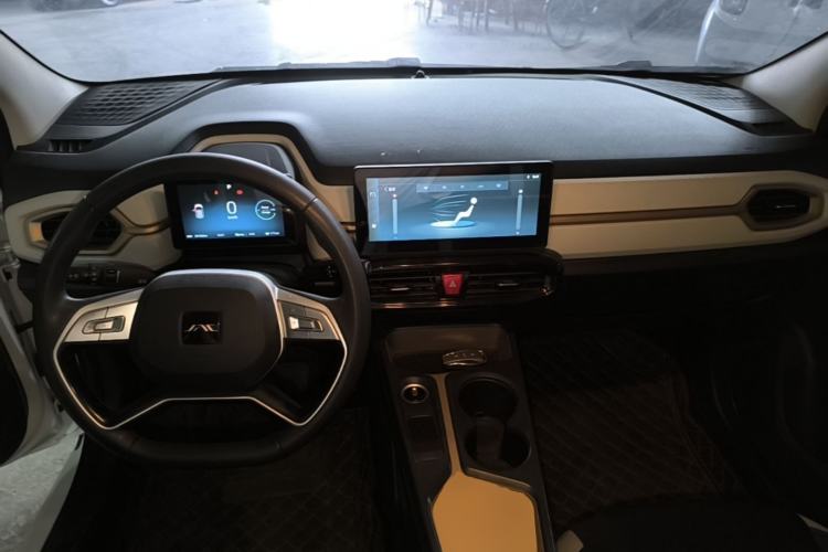 Used JAC Yiwei E10X 2024 Charming Edition 301km Lite Center Console