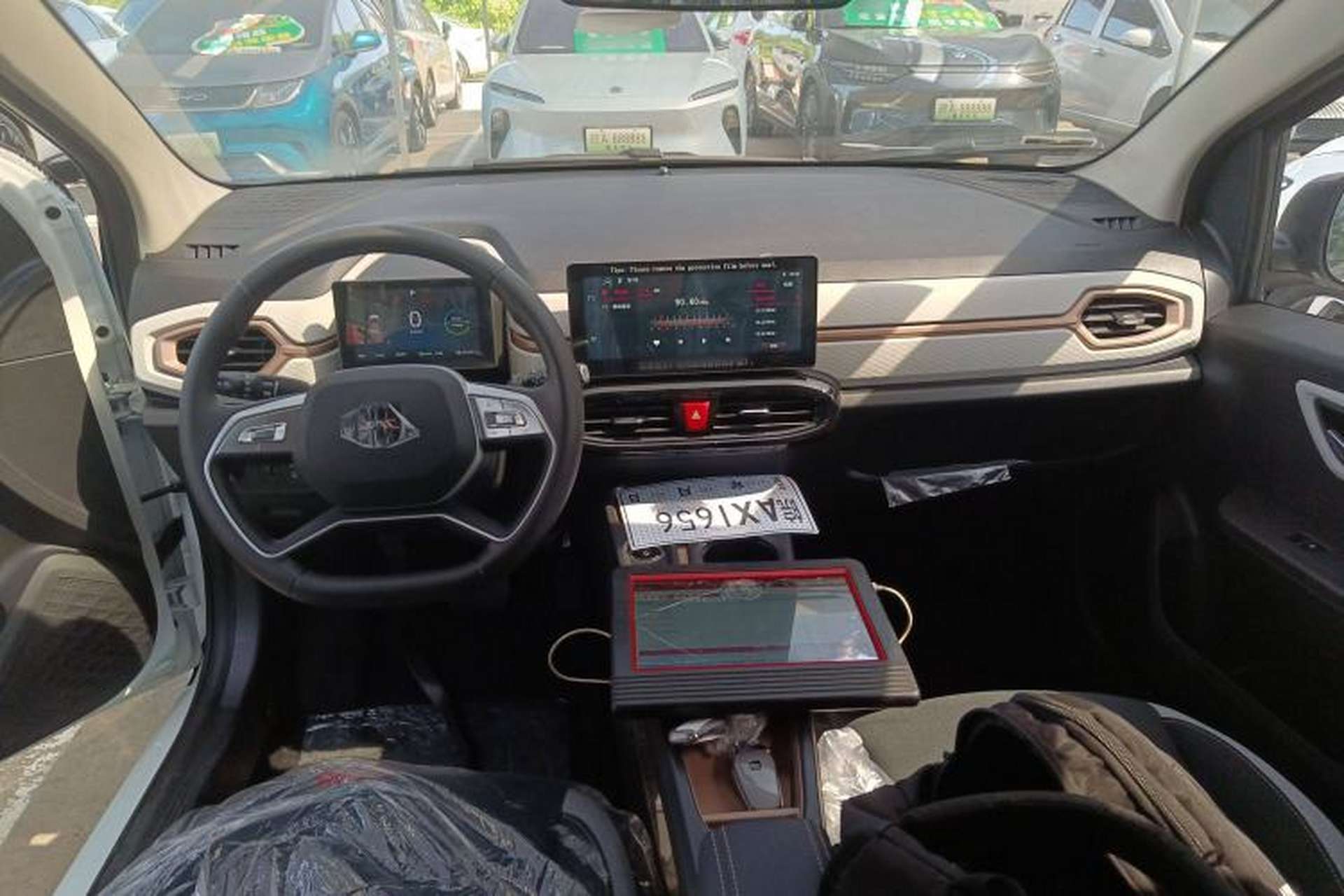 Used JAC Yiwei E10X 2024 Charming Edition 301km Lite Center Console
