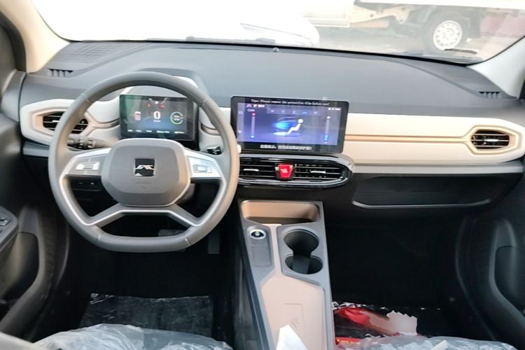 Used JAC Yiwei E10X 2024 Charming Edition 301km Lite Center Console