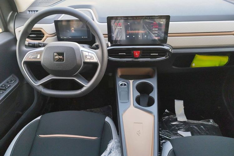 Used JAC Yiwei E10X 2024 Charming Edition 301km Lite Center Console