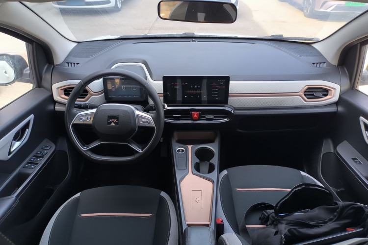 Used JAC Yiwei E10X 2024 Charming Edition 301km Lite Center Console