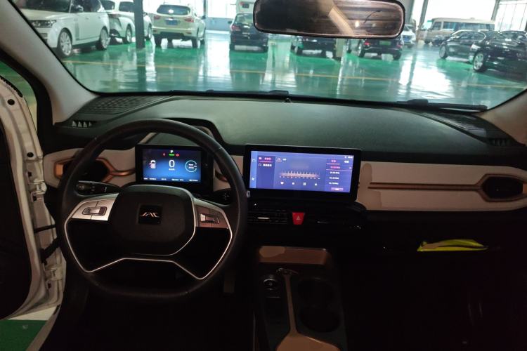 Used JAC Yiwei E10X 2024 Charming Edition 301km Lite Center Console