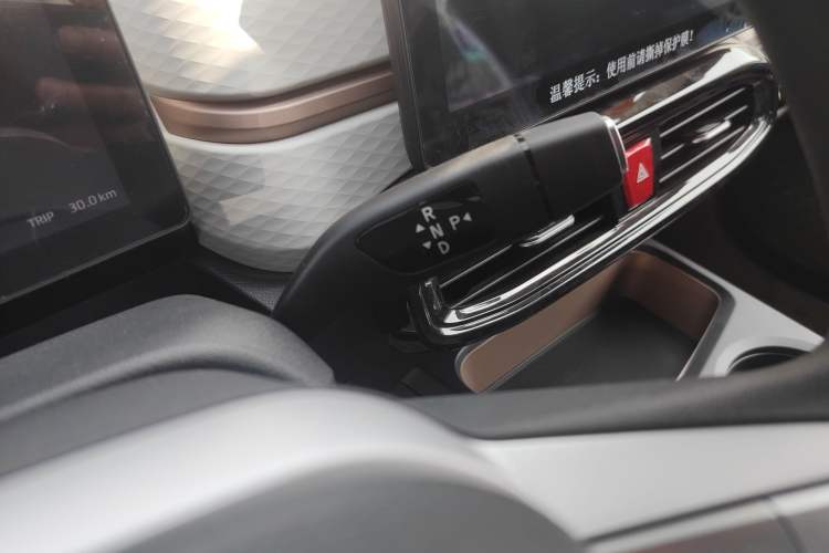 Used JAC Yiwei E10X 2024 Charming Edition 301km Lite Gear Lever