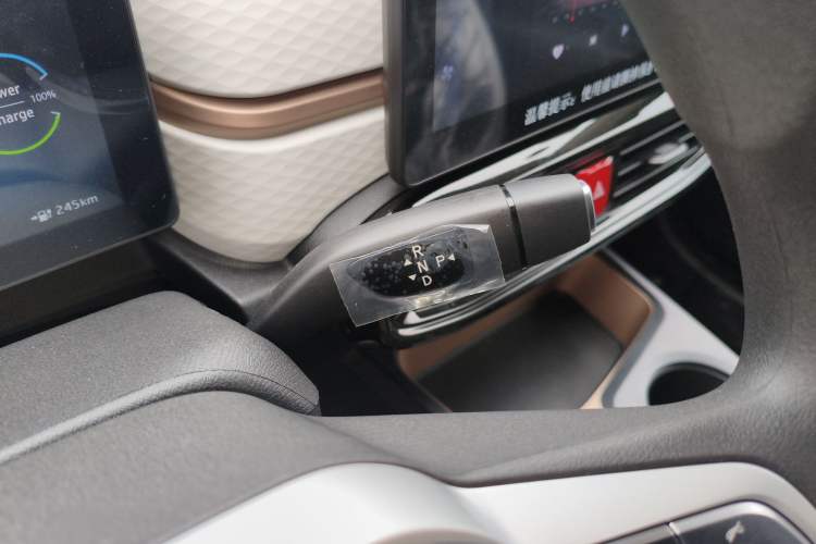 Used JAC Yiwei E10X 2024 Charming Edition 301km Lite Gear Lever