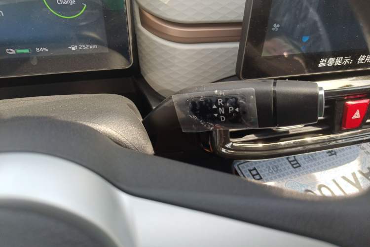 Used JAC Yiwei E10X 2024 Charming Edition 301km Lite Gear Lever