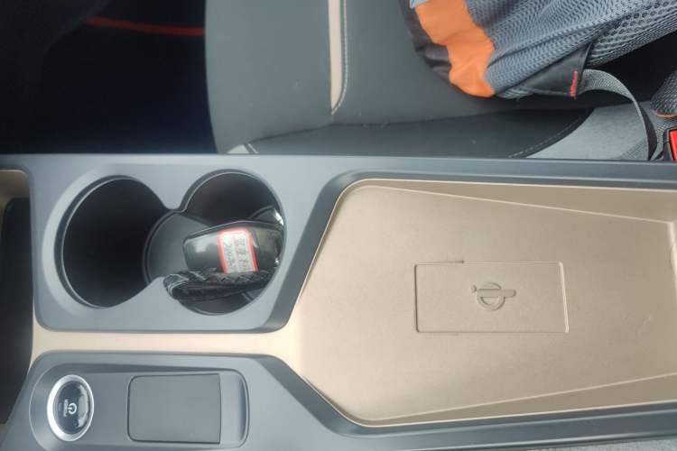 Used JAC Yiwei E10X 2024 Charming Edition 301km Lite Gear Lever