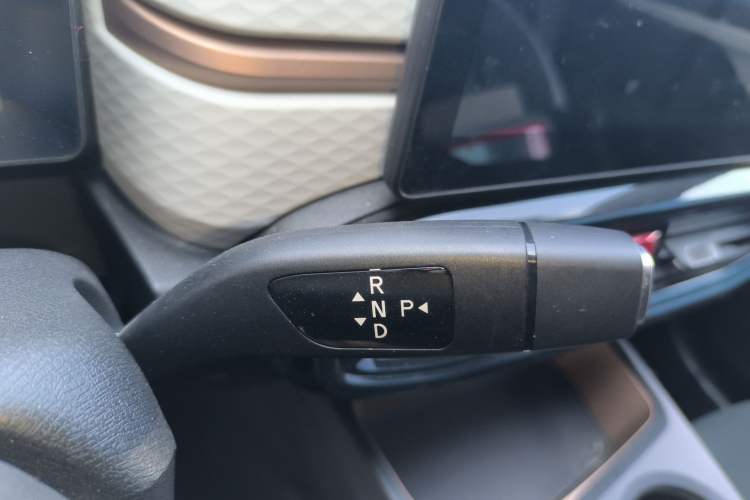 Used JAC Yiwei E10X 2024 Charming Edition 301km Lite Gear Lever