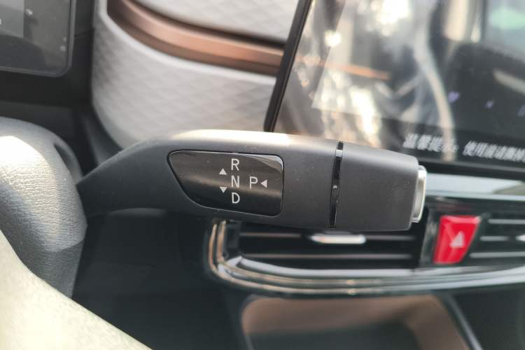 Used JAC Yiwei E10X 2024 Charming Edition 301km Air Gear Lever