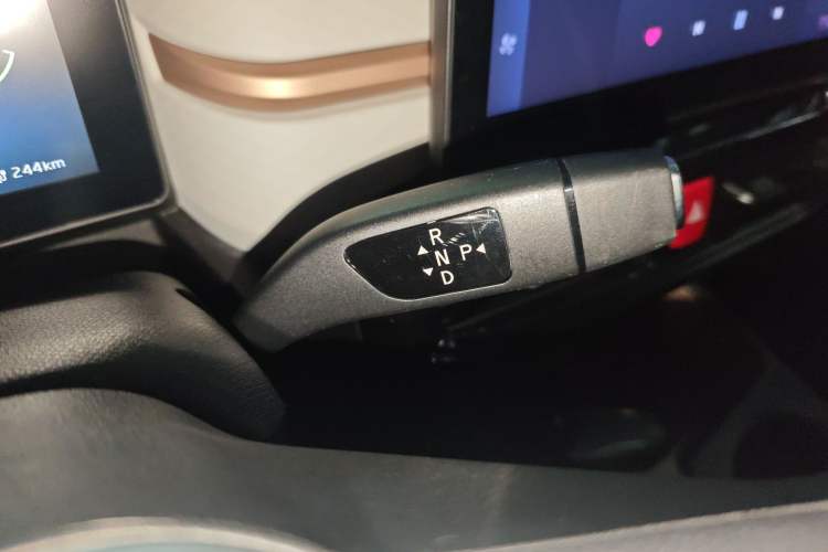 Used JAC Yiwei E10X 2024 Charming Edition 301km Lite Gear Lever