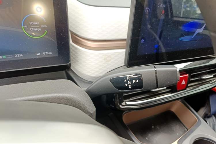 Used JAC Yiwei E10X 2024 Charming Edition 301km Lite Gear Lever