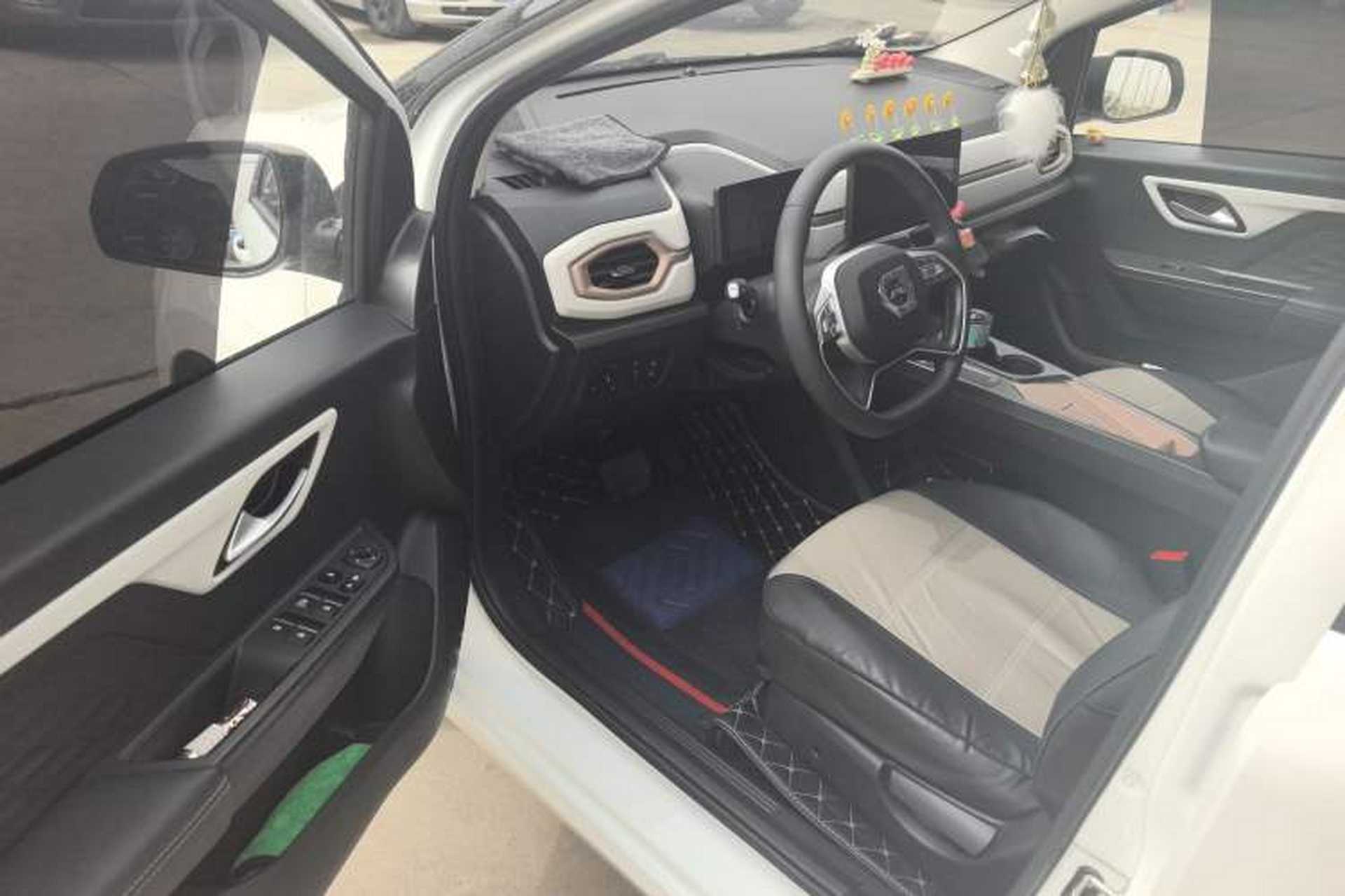 Used JAC Yiwei E10X 2024 Charming Edition 301km Lite Interior 2