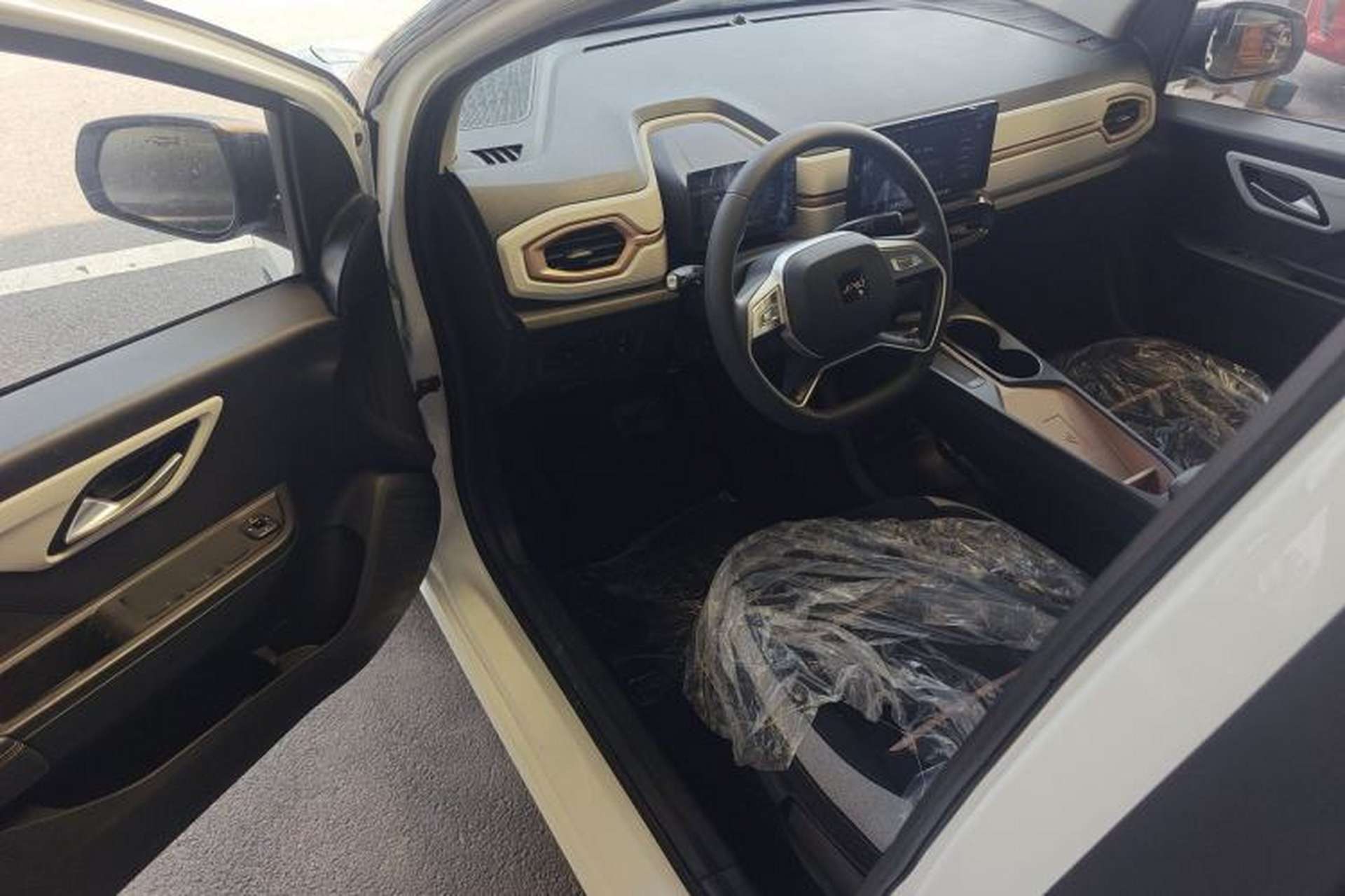 Used JAC Yiwei E10X 2024 Charming Edition 301km Lite Interior 2