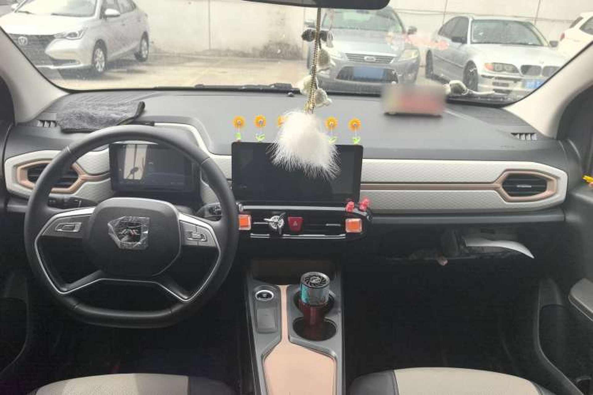 Used JAC Yiwei E10X 2024 Charming Edition 301km Lite Interior 3