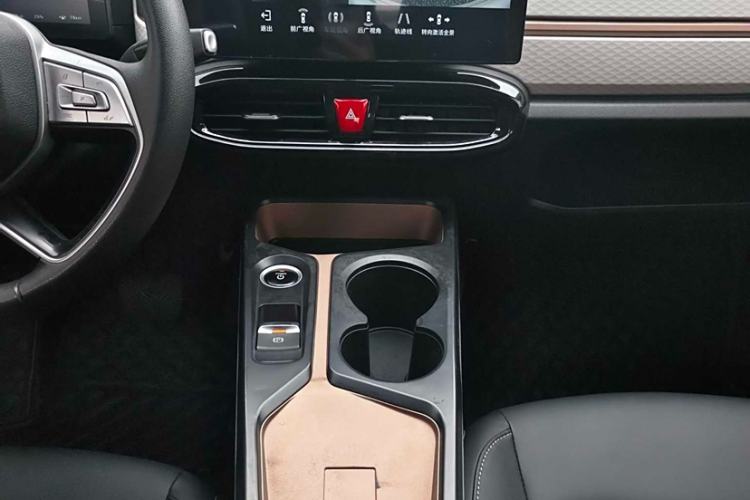 Used JAC Yiwei E10X 2024 Charming Edition 301km Air Interior 4