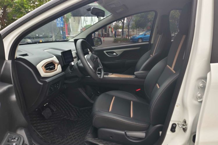 Used JAC Yiwei E10X 2024 Charming Edition 301km Air Interior 6