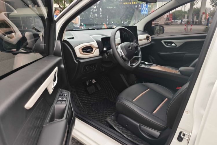 Used JAC Yiwei E10X 2024 Charming Edition 301km Air Interior 7