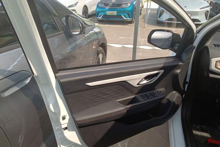 Used JAC Yiwei E10X 2024 Charming Edition 301km Lite Left Front Door Interior