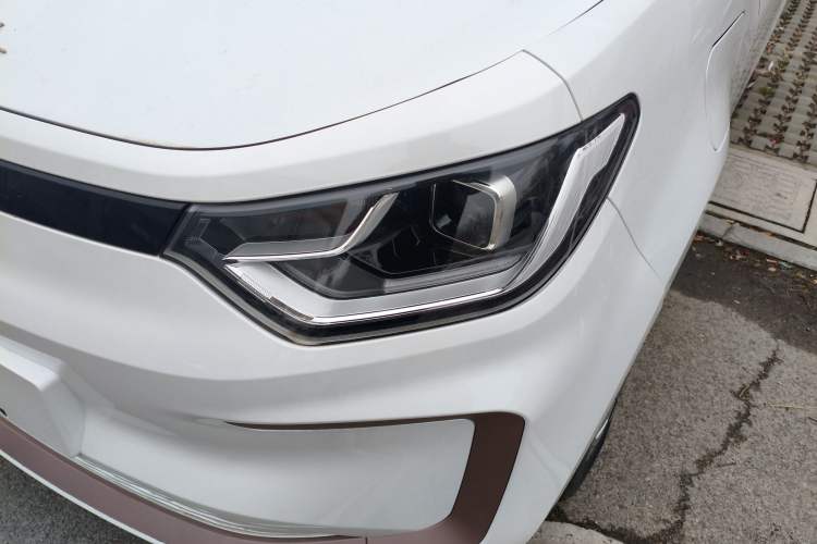 Used JAC Yiwei E10X 2024 Charming Edition 301km Lite Left Front Headlight
