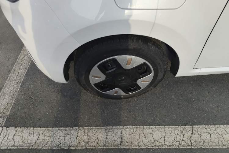 Used JAC Yiwei E10X 2024 Charming Edition 301km Lite Left Front Wheel Hub
