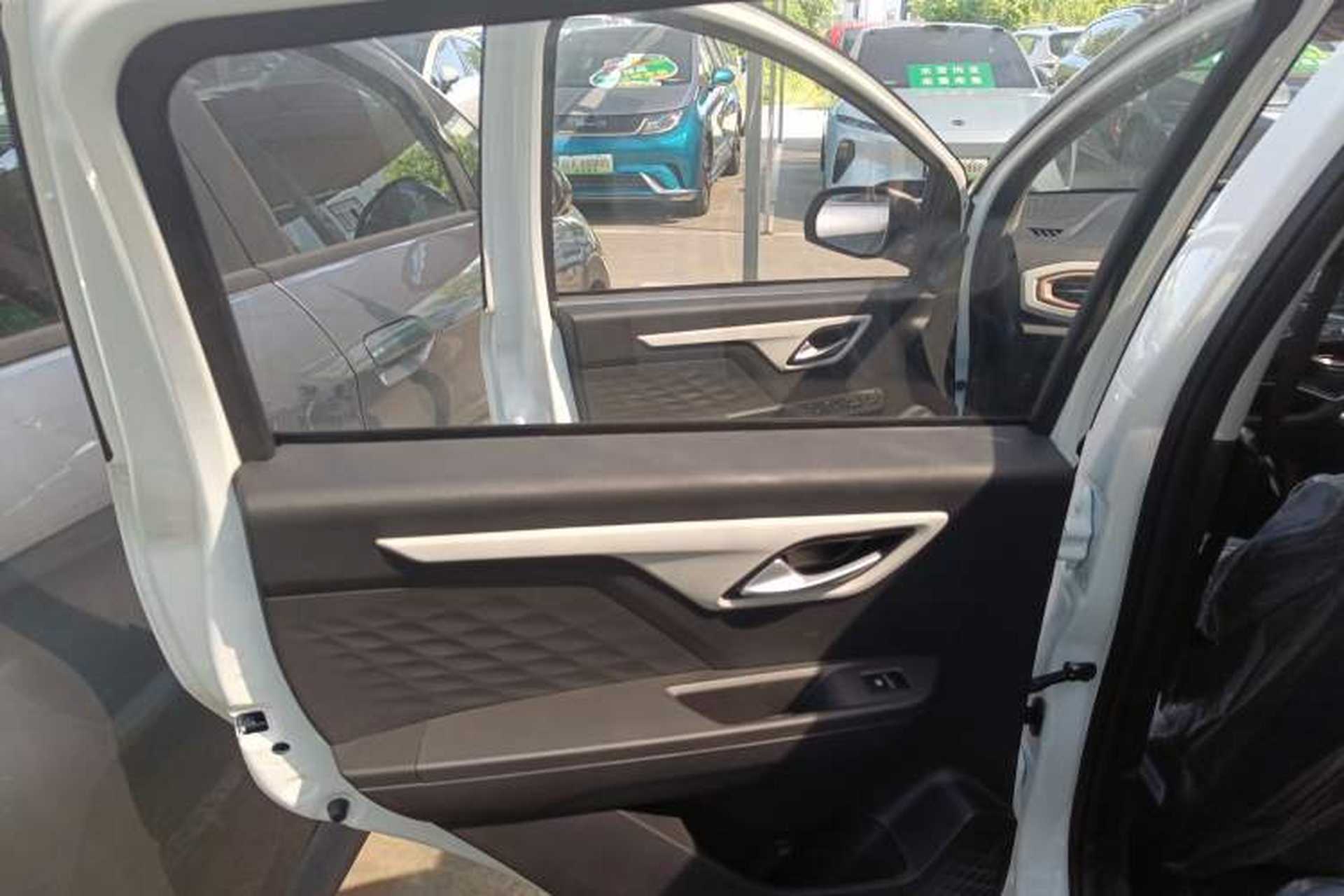 Used JAC Yiwei E10X 2024 Charming Edition 301km Lite Left Rear Door Interior