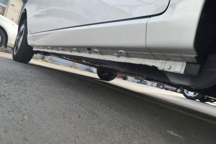 Used JAC Yiwei E10X 2024 Charming Edition 301km Lite Right Side Sill
