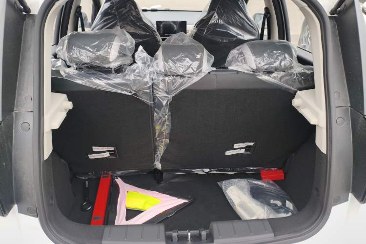 Used JAC Yiwei E10X 2024 Charming Edition 301km Lite Trunk