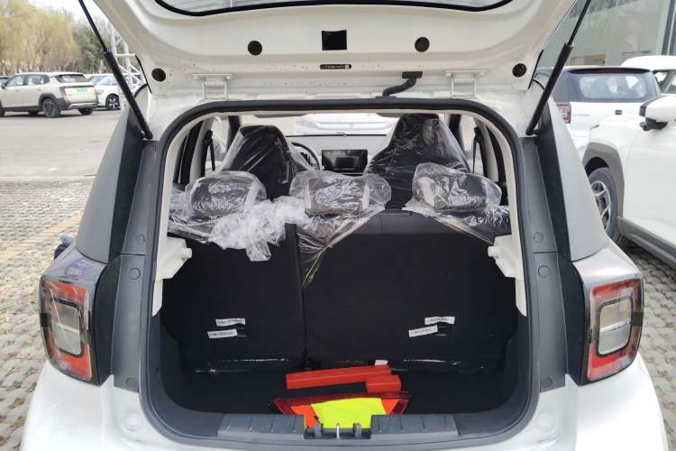 Used JAC Yiwei E10X 2024 Charming Edition 301km Lite Trunk