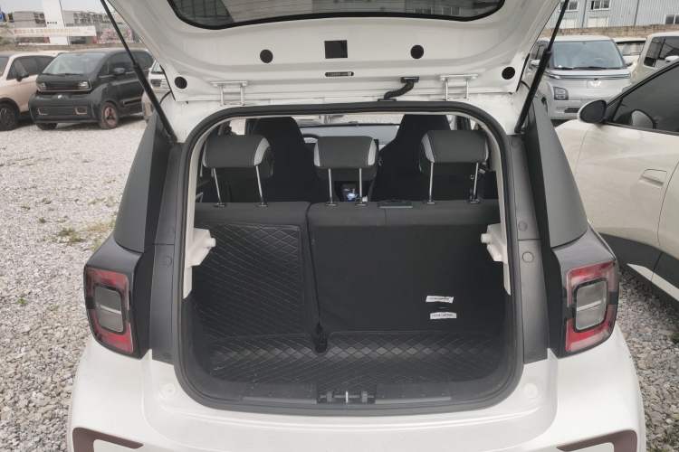 Used JAC Yiwei E10X 2024 Charming Edition 301km Lite Trunk