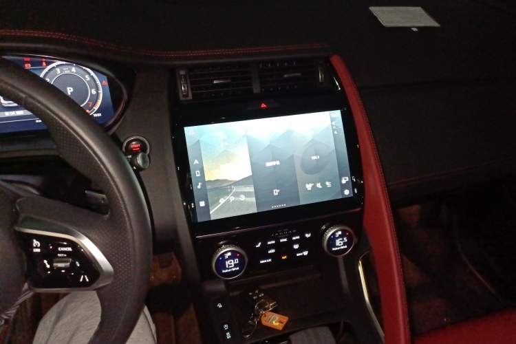 Used Jaguar E-PACE 2024 All-New R-DYNAMIC S Sport Edition Audio And AC Panel