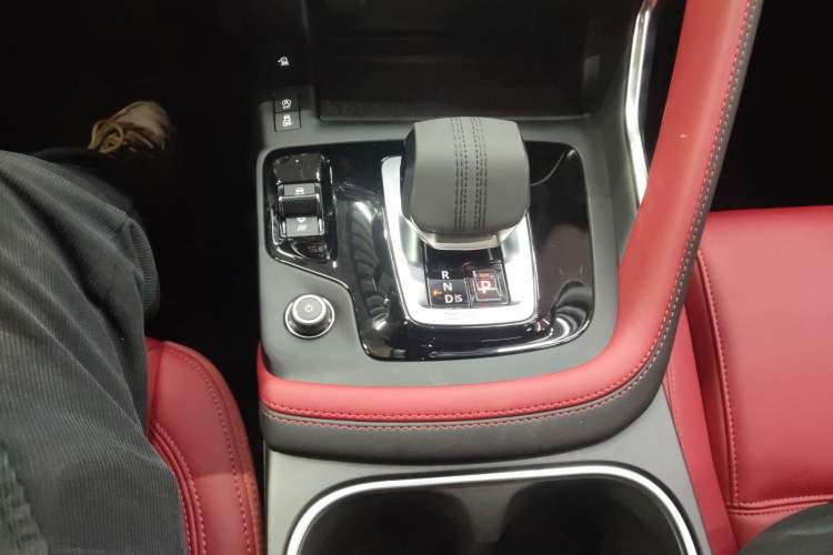 Used Jaguar E-PACE 2024 Youth Sports Edition R-DYNAMIC Gear Lever