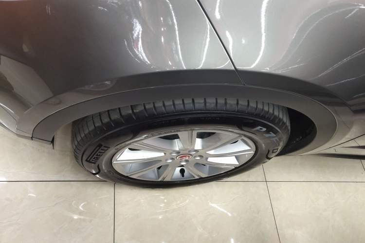 Used Jaguar E-PACE 2024 Youth Sports Edition R-DYNAMIC Left Front Wheel Hub