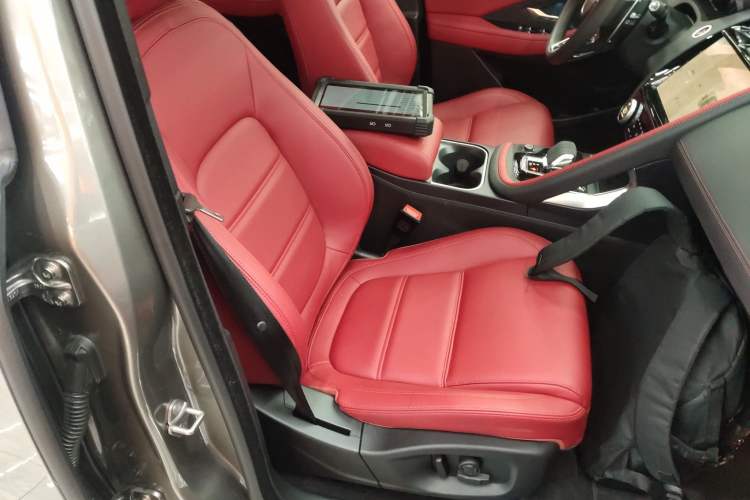 Used Jaguar E-PACE 2024 Youth Sports Edition R-DYNAMIC Right Front Seat