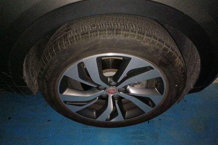 Used Jaguar E-PACE 2024 All-New R-DYNAMIC S Sport Edition Right Front Wheel Hub