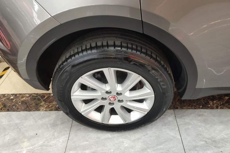 Used Jaguar E-PACE 2024 Youth Sports Edition R-DYNAMIC Right Rear Wheel Hub
