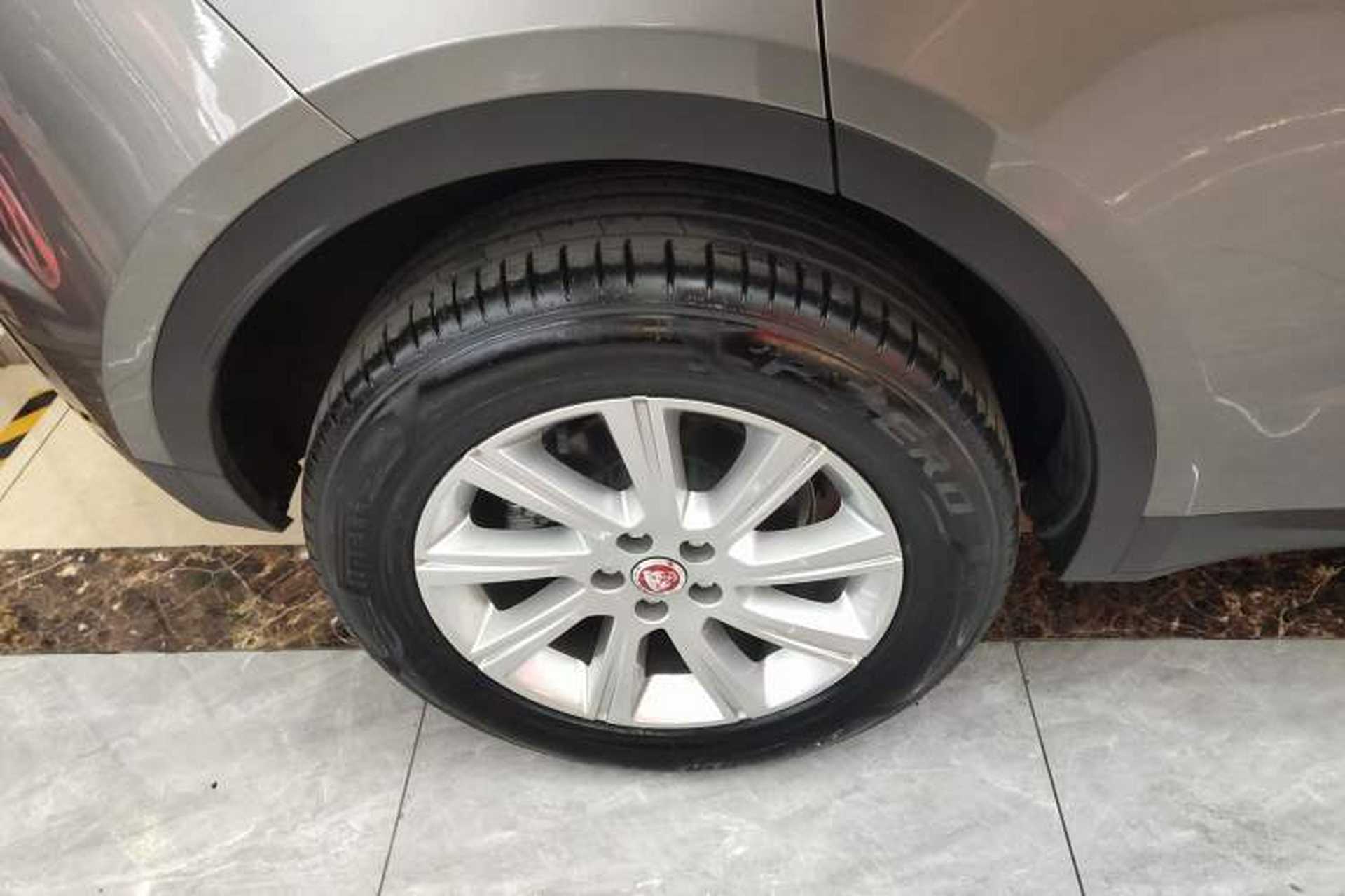 Used Jaguar E-PACE 2024 Youth Sports Edition R-DYNAMIC Right Rear Wheel Hub