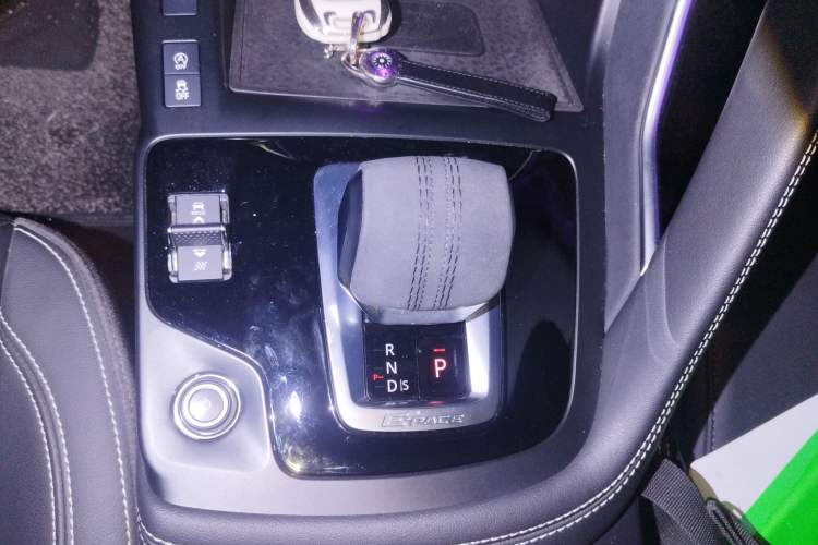 Used Jaguar E-PACE 2024 YAO Black Sport Edition R-DYNAMIC SE BLACK Gear Lever