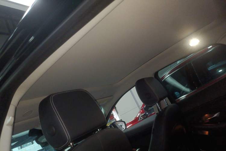Used Jaguar E-PACE 2024 YAO Black Sport Edition R-DYNAMIC SE BLACK Headliner