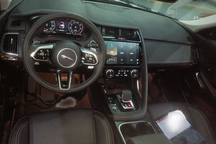 Used Jaguar E-PACE 2024 YAO Black Sport Edition R-DYNAMIC SE BLACK Interior 2