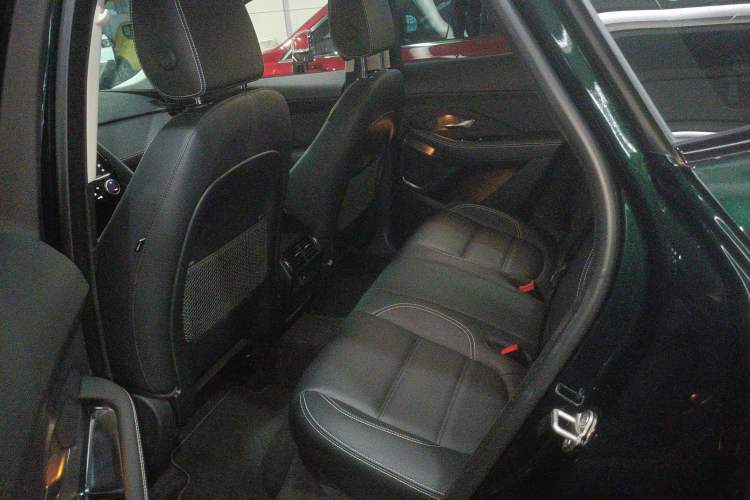 Used Jaguar E-PACE 2024 YAO Black Sport Edition R-DYNAMIC SE BLACK Interior 4