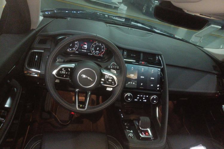 Used Jaguar E-PACE 2024 YAO Black Sport Edition R-DYNAMIC SE BLACK Steering Wheel