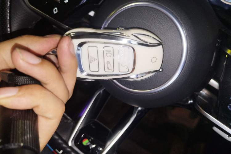 Used Jaguar E-PACE 2024 YAO Black Sport Edition R-DYNAMIC SE BLACK Vehicle Key
