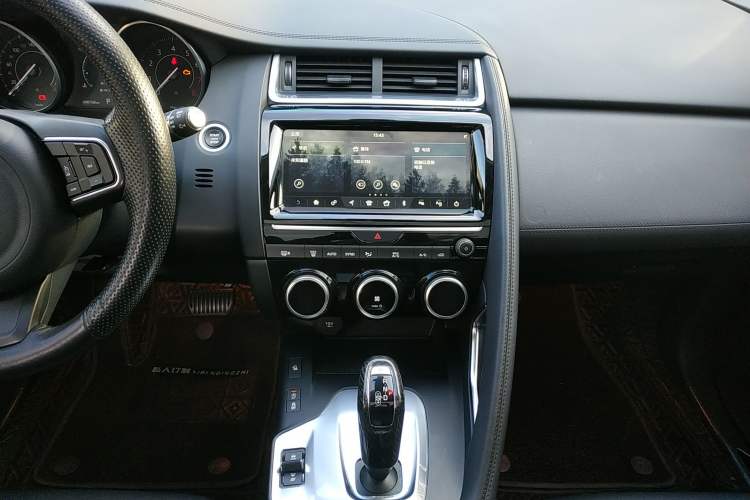 Used Jaguar E-PACE 2018 P200 S China VI Audio And AC Panel