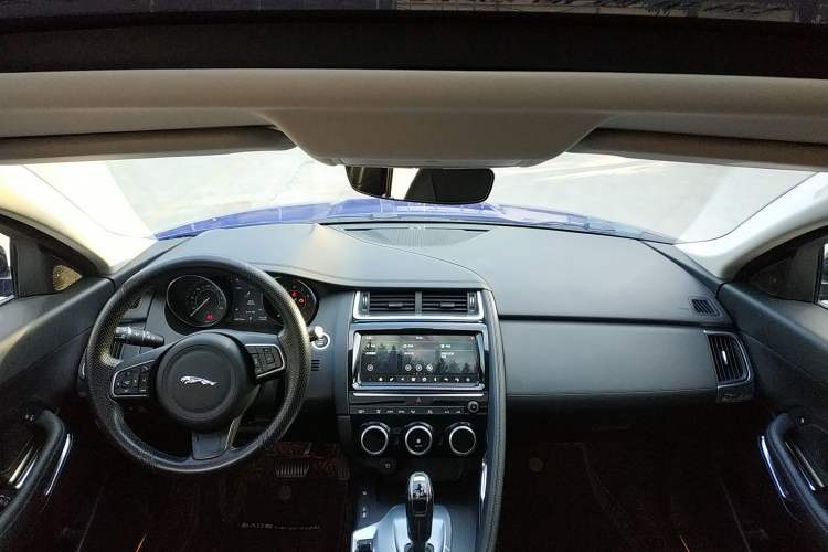 Used Jaguar E-PACE 2018 P200 S China VI Center Console